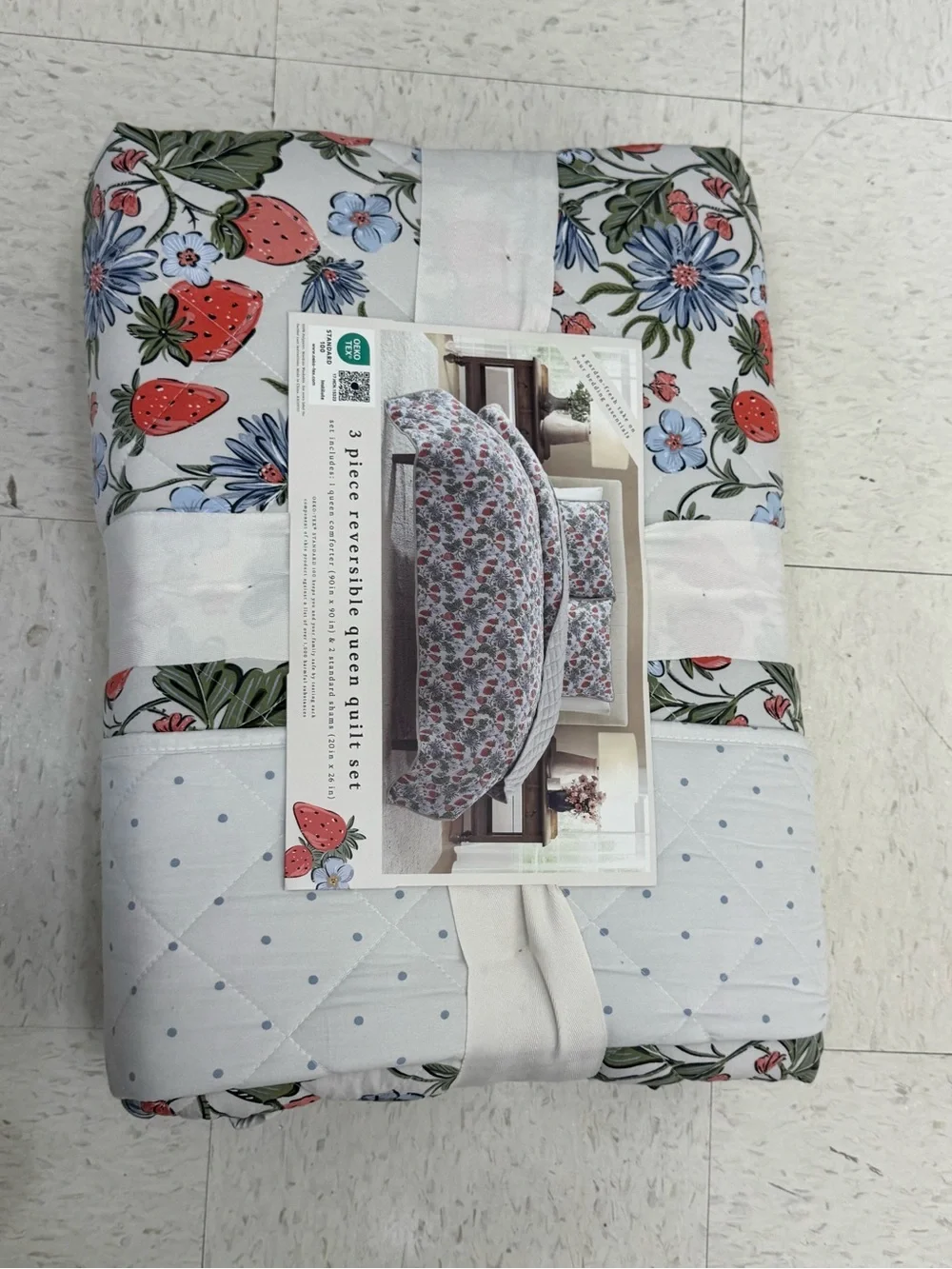 Reversible Strawberry Floral Quilt Set - Queen